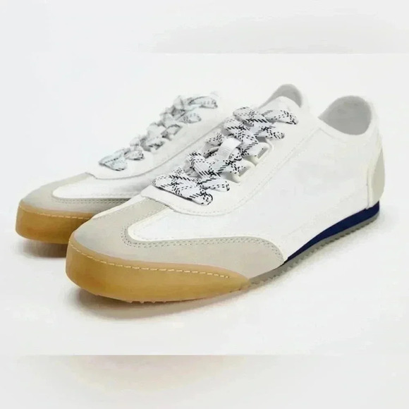 Zara casual womens sneakers size 6 NWT
Perfect for a vacation trip or any day - Picture 1 of 9